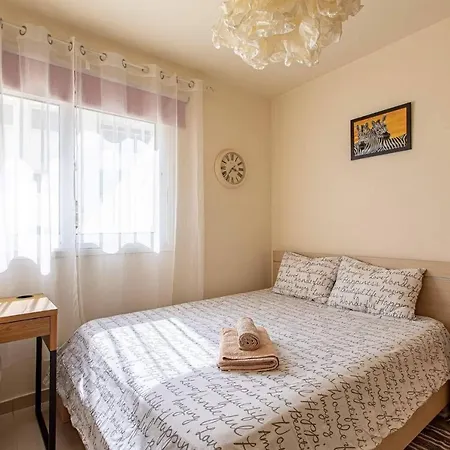 Lovely Bedroom In Shared Apartment Oroklini Exterior photo