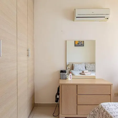 Lovely Bedroom In Shared Apartment Oroklini Exterior photo