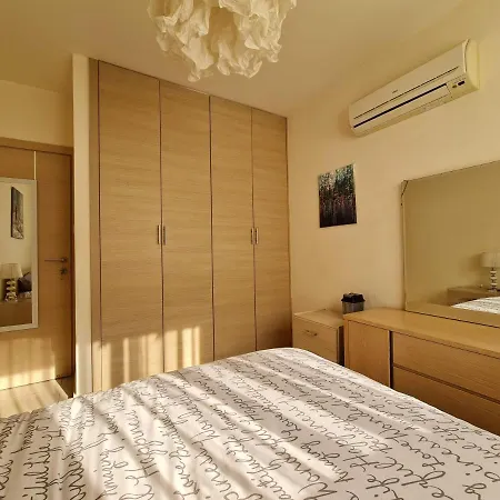 Lovely Bedroom In Shared Apartment Oroklini Exterior photo