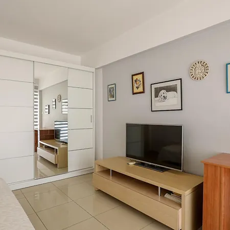 Lovely Bedroom In Shared Apartment Oroklini Exterior photo